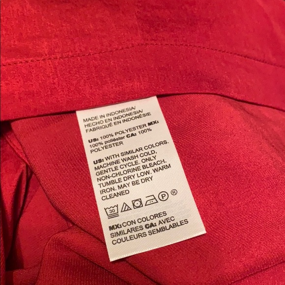 ✨NWT Chico’s red flutter top - Picture 7 of 8